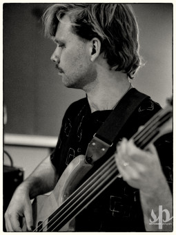 Bassist and keyboardist Geoff Graham of Lower Dens performs at WTMD (Photo by Steve Parke)